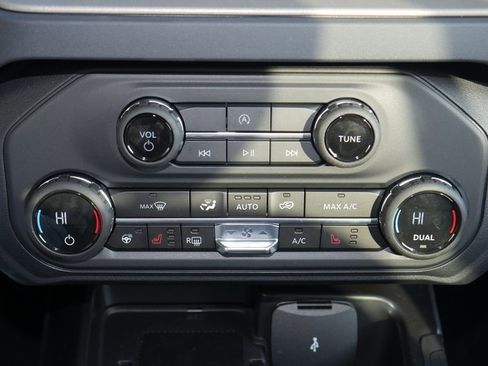 Used 2025 Ford Bronco Outer Banks image 21