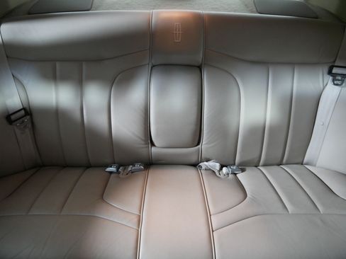 Used 1993 Lincoln Town Car Signature RWD image 13