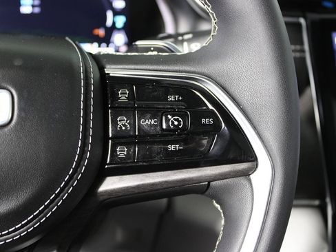 Used 2022 Jeep Grand Cherokee Overland w/ Luxury Tech Group IV image 7