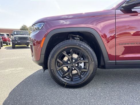 New 2026 Jeep Grand Cherokee Altitude image 10