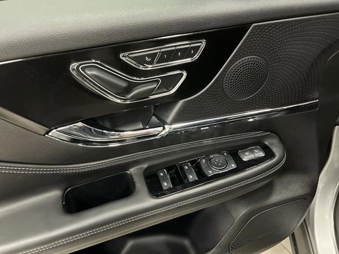 Used 2024 Lincoln Corsair AWD image 28