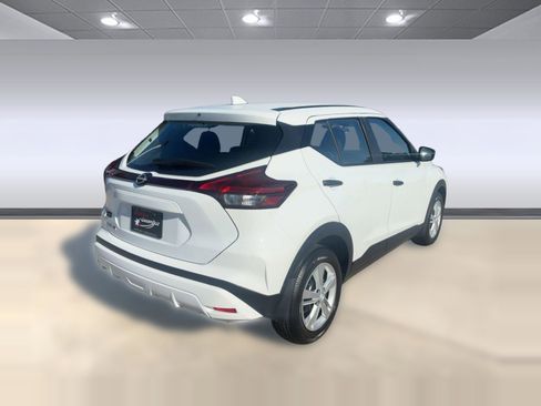 New 2025 Nissan Kicks Play S image 9