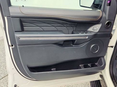 Used 2022 Ford Expedition Max Platinum image 11