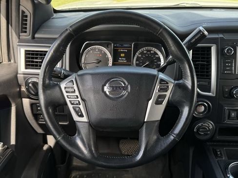 Used 2019 Nissan Titan SV w/ SV Convenience Package AWD/4WD image 12
