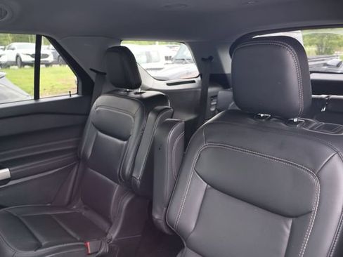 Used 2023 Ford Explorer XLT w/ Equipment Group 202A AWD/4WD image 7