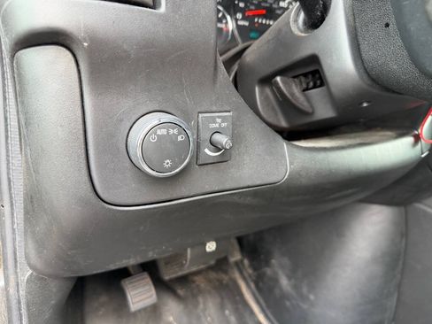 Used 2017 Chevrolet Express 2500 RWD image 14