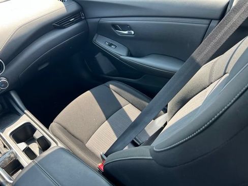 Used 2025 Nissan Sentra SV FWD image 10