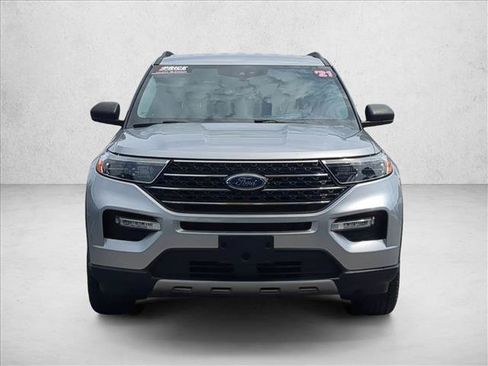 Used 2021 Ford Explorer XLT w/ Equipment Group 202A AWD/4WD image 2
