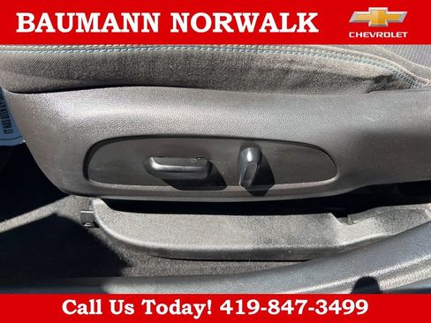 Used 2017 Chevrolet Cruze LT FWD image 17