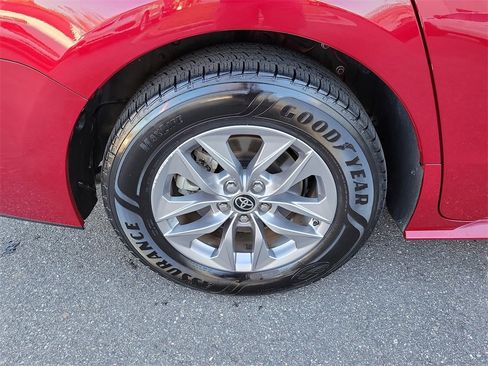 Used 2022 Toyota Sienna XLE image 7