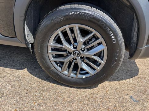 Used 2026 Nissan Rogue SV FWD image 31
