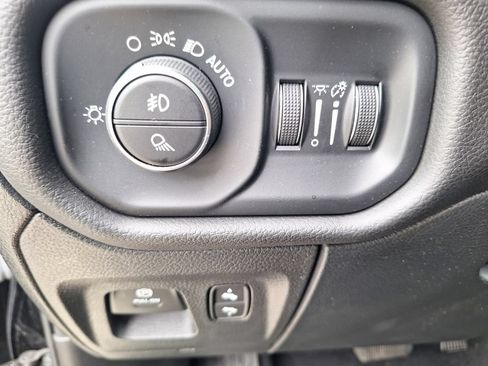 Used 2025 RAM 1500 Laramie AWD/4WD image 12
