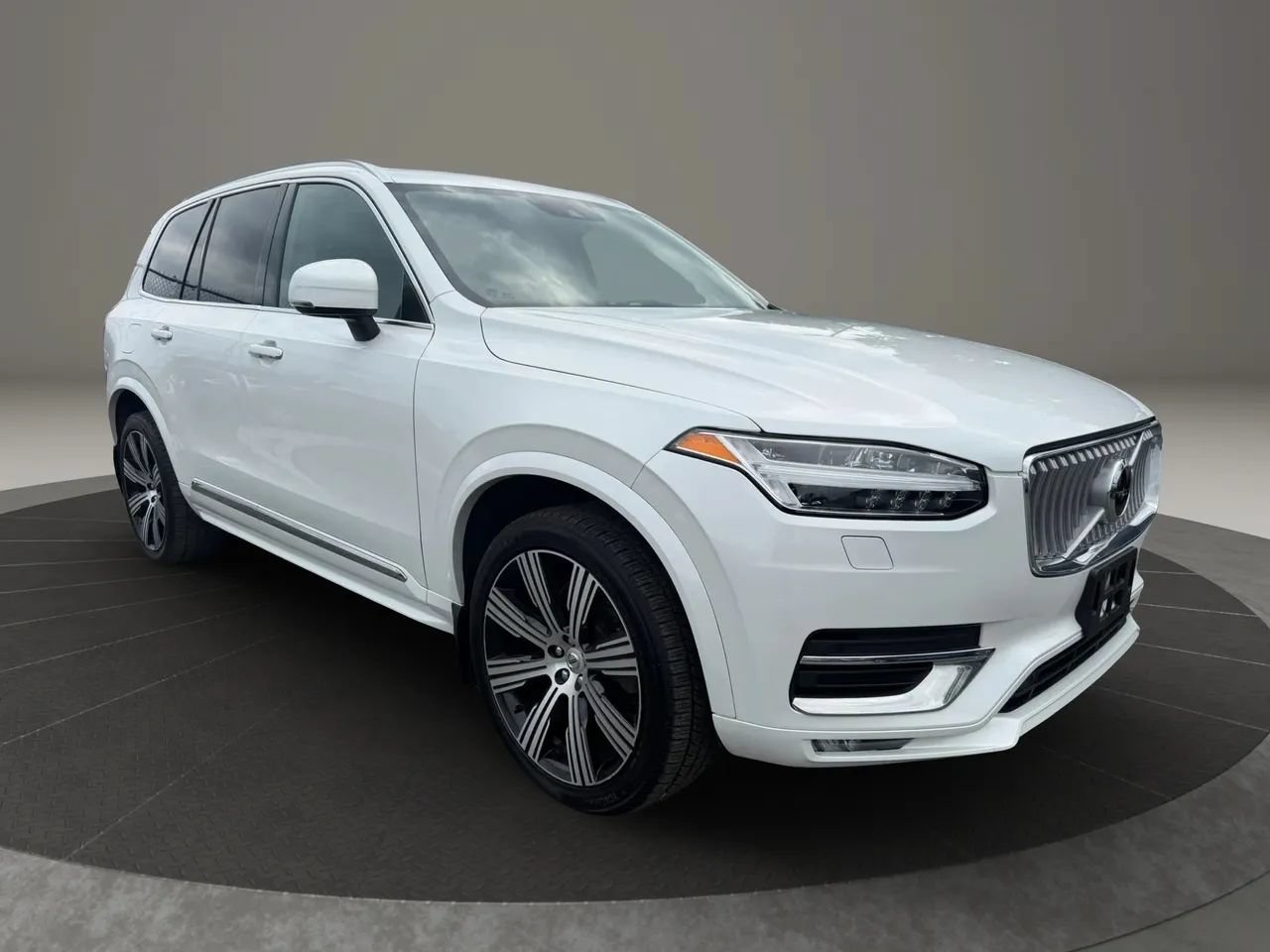 Used 2022 Volvo XC90 T6 Inscription w/ Climate Package AWD/4WD image 3