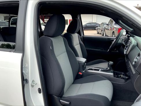 Used 2022 Toyota Tacoma TRD Sport w/ Technology Package RWD image 9