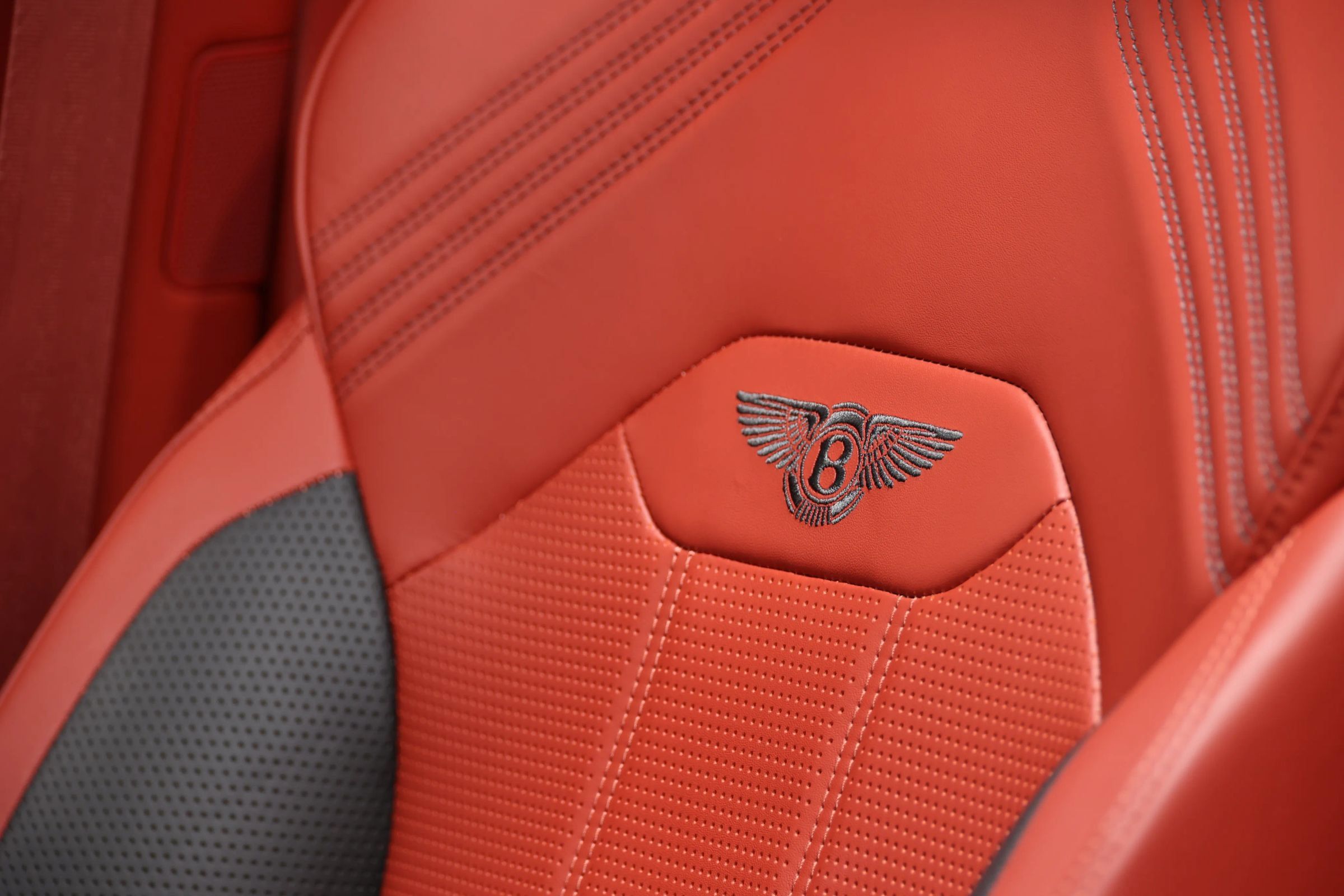 Used 2022 Bentley Bentayga AWD/4WD image 20