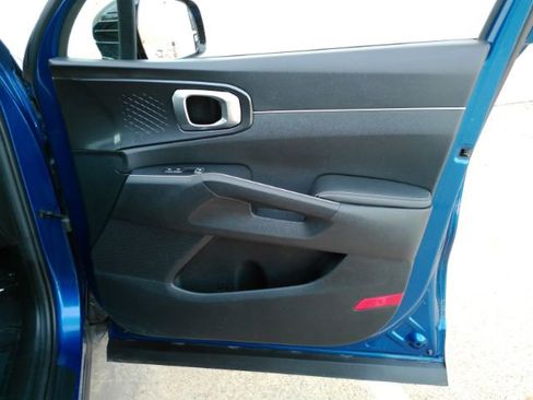 Used 2023 Kia Sorento S w/ Panoramic Sunroof Package image 18