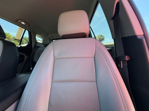 Used 2023 GMC Terrain SLT image 13