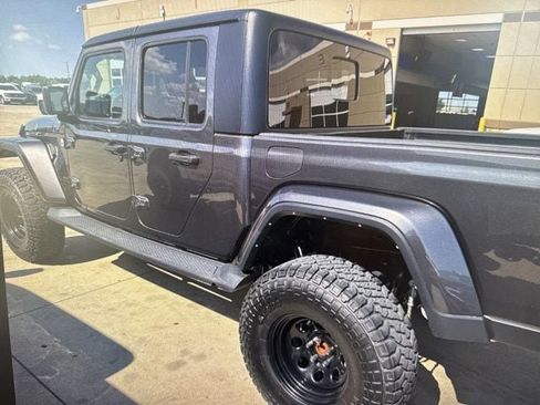 Used 2022 Jeep Gladiator Sport AWD/4WD image 3