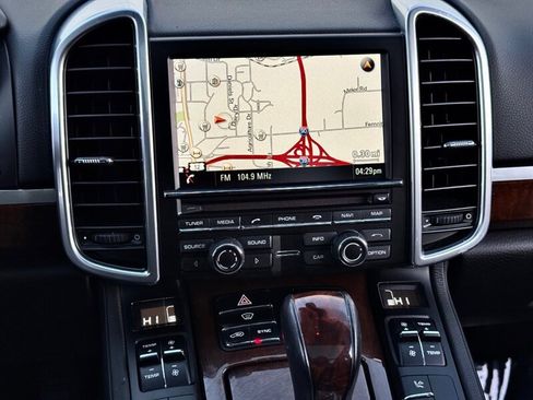 Used 2014 Porsche Cayenne image 30