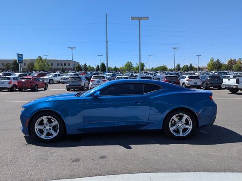 Used 2018 Chevrolet Camaro LT RWD image 9