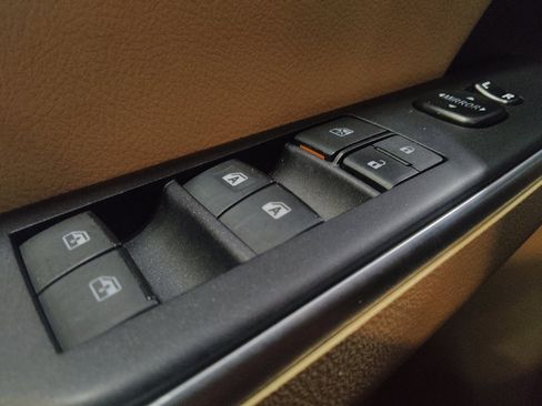 Used 2015 Toyota Camry XLE image 27