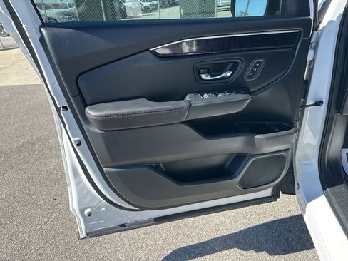 Used 2025 Honda Pilot Black Edition image 11