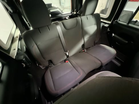 Used 2023 Jeep Wrangler Unlimited Rubicon w/ LED Lighting Group AWD/4WD image 33