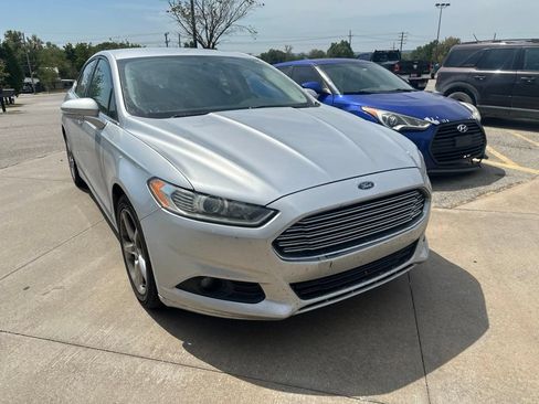 Used 2014 Ford Fusion SE w/ Equipment Group 201A FWD image 2