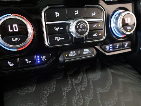 Used 2021 GMC Yukon XL Denali w/ Advanced Technology Package AWD/4WD image 8