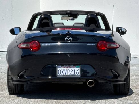 Used 2021 MAZDA MX-5 Miata Club w/ Appearance Package RWD image 4