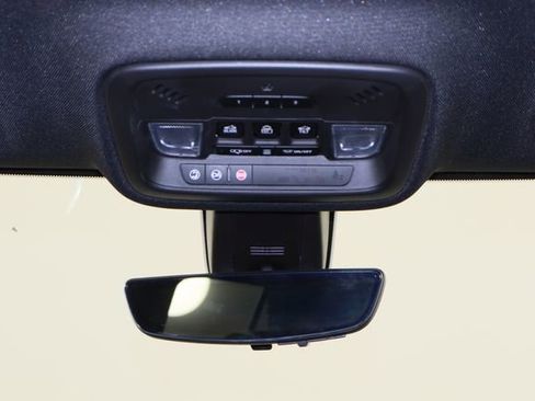 Used 2023 Chevrolet Traverse High Country image 28