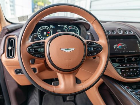 Used 2021 Aston Martin DBX image 10