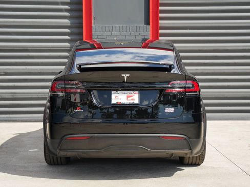 Used 2022 Tesla Model X Plaid image 3