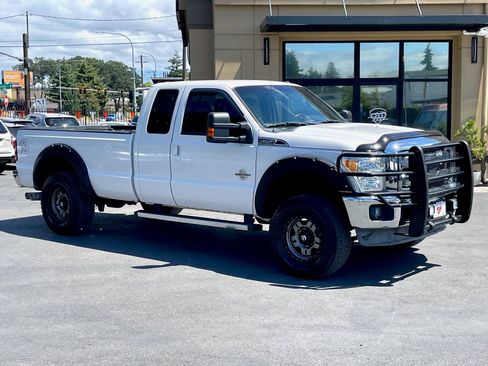 Used 2012 Ford F250 Lariat image 1