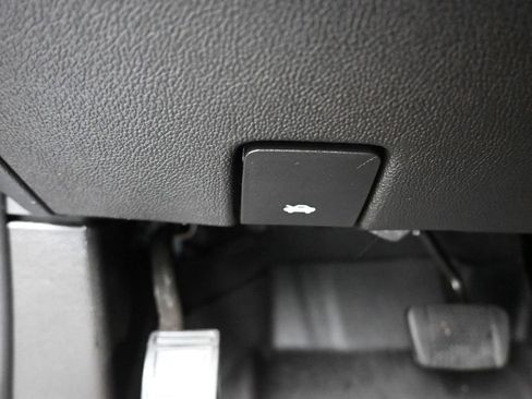 Used 2022 Chevrolet Colorado LT w/ LT Convenience Package image 24