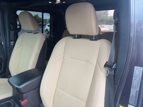 Used 2021 Jeep Gladiator Sport AWD/4WD image 15