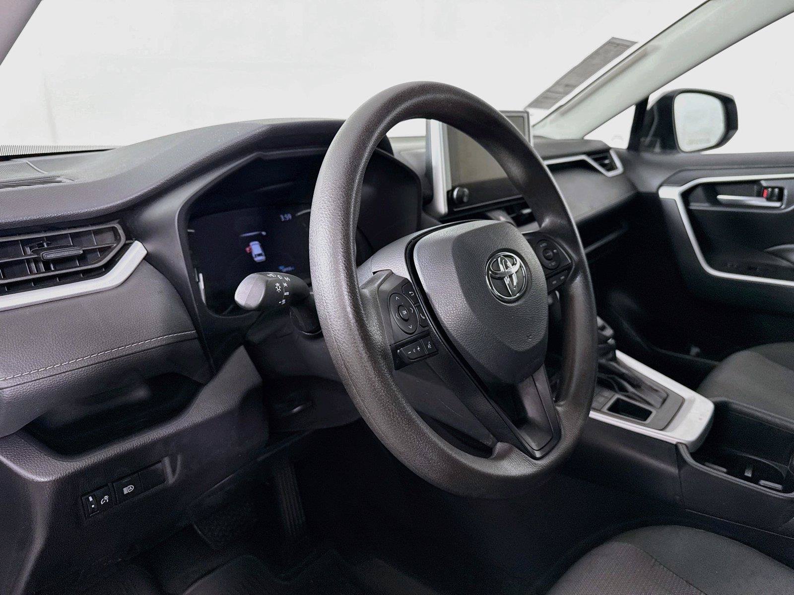 Certified 2025 Toyota RAV4 XLE AWD/4WD image 4