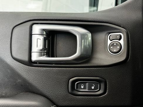 Used 2023 Jeep Gladiator Rubicon w/ LED Lighting Group AWD/4WD image 13