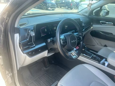 Used 2024 Kia Sportage EX FWD image 5