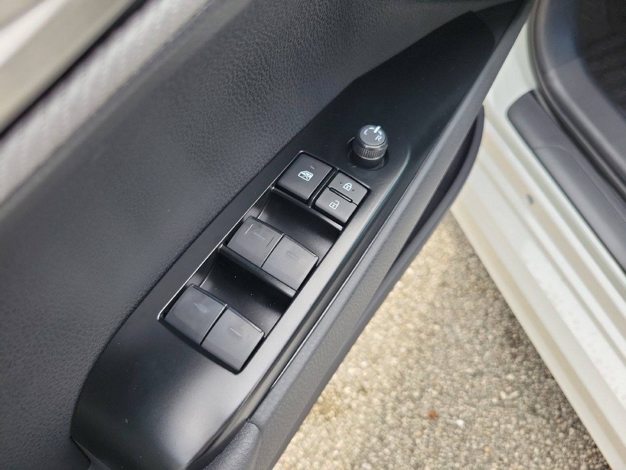 Used 2026 Toyota Camry SE w/ Multimedia Upgrade Package FWD image 15