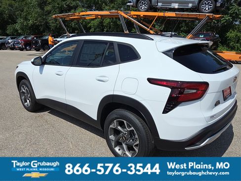 New 2026 Chevrolet Trax LT FWD image 6