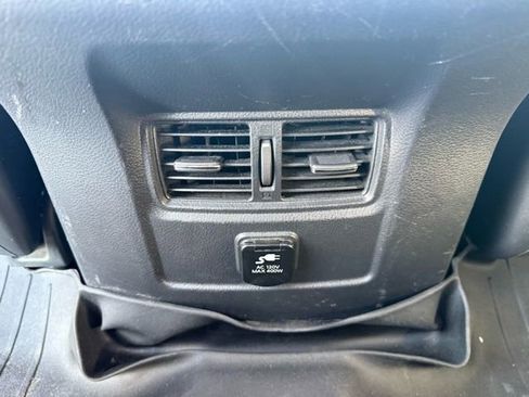 Used 2017 Nissan Titan SV image 31