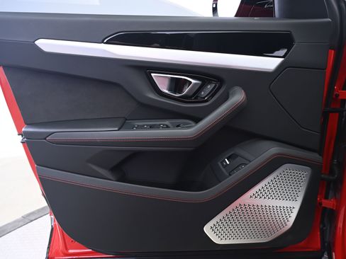 Used 2020 Lamborghini Urus AWD/4WD image 26