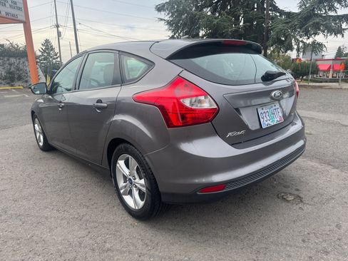 Used 2014 Ford Focus SE w/ SE Winter Package image 3