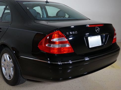 Used 2006 Mercedes-Benz E 350 Sedan image 37
