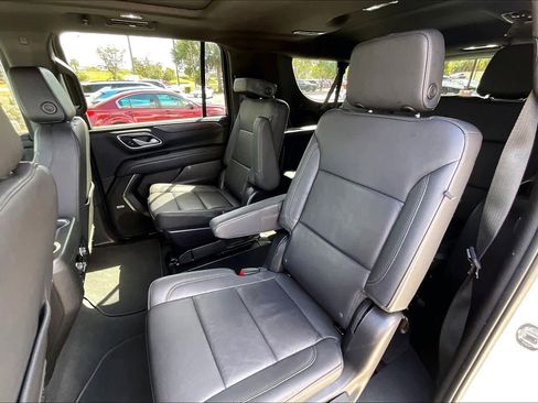 Used 2022 Chevrolet Suburban LT w/ Luxury Package image 25