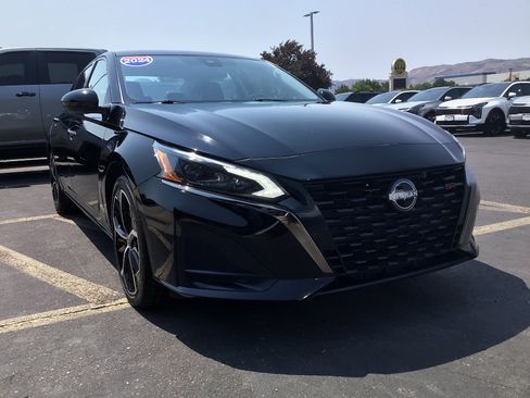 Used 2024 Nissan Altima 2.5 SR FWD image 1