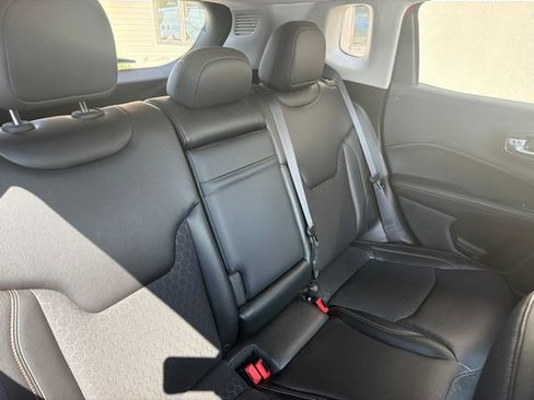 Used 2018 Jeep Compass Latitude AWD/4WD image 9