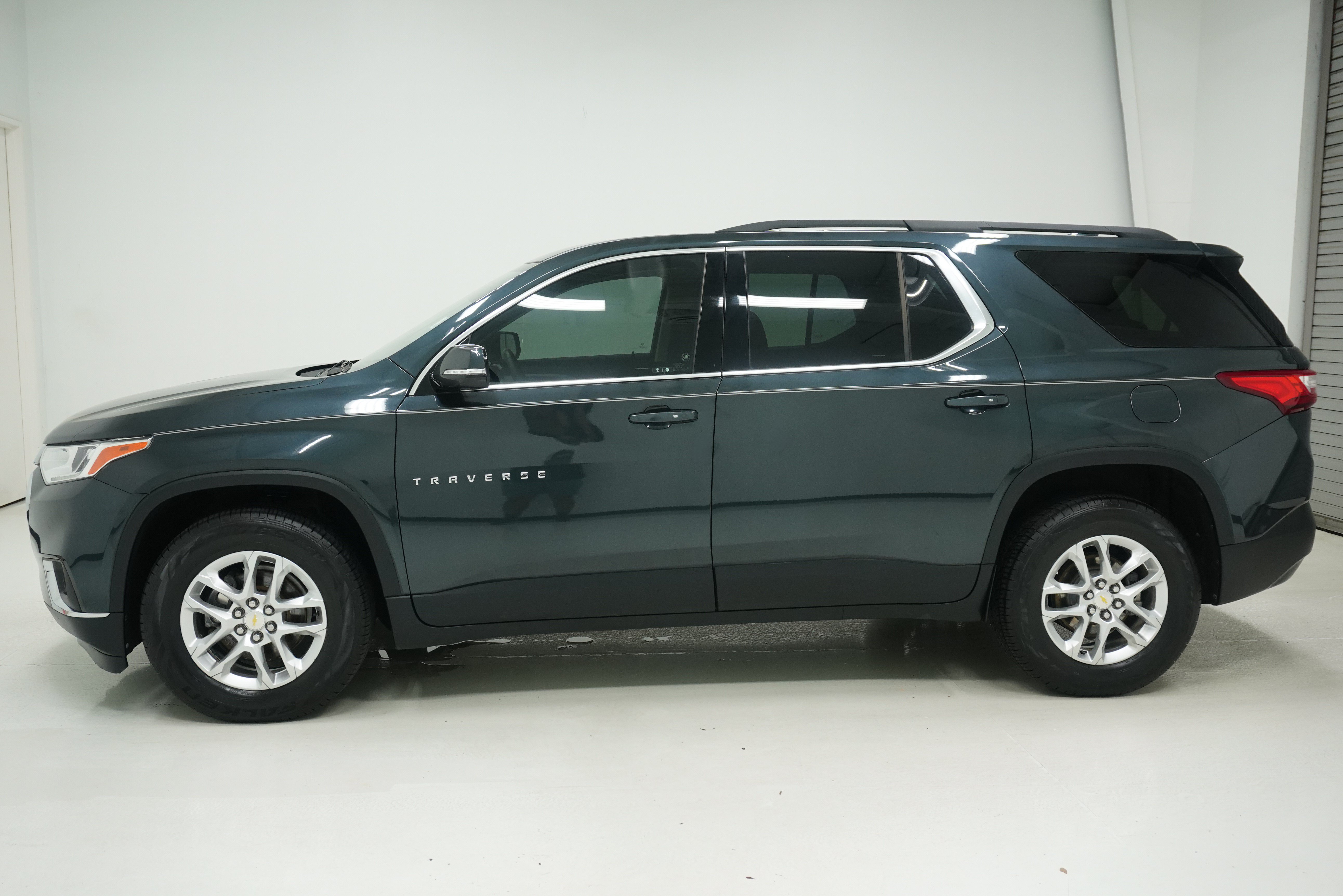Used 2020 Chevrolet Traverse LT FWD image 6