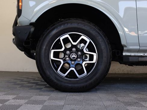 Used 2024 Ford Bronco Outer Banks AWD/4WD image 10